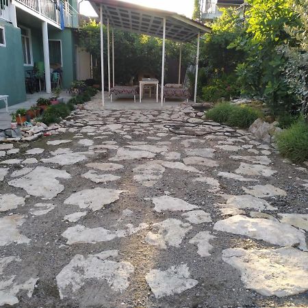 Guest House On Shakirbay 11 Sochumi Exterior foto